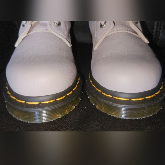 Dr. Martens 1460 Pascal Virginia Leather Lace Up Boots 'Vintage Taupe' size 6 - Picture 6 of 16